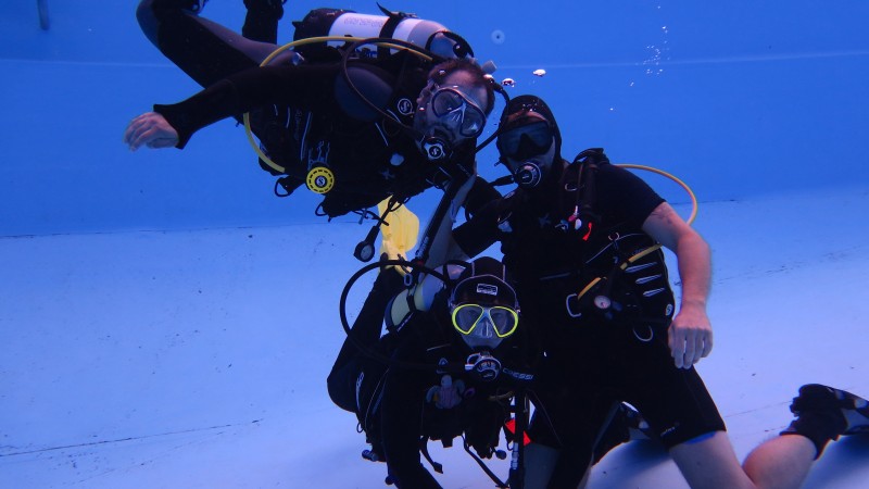 Tauchtraining im Stühlinger Schwimmbad